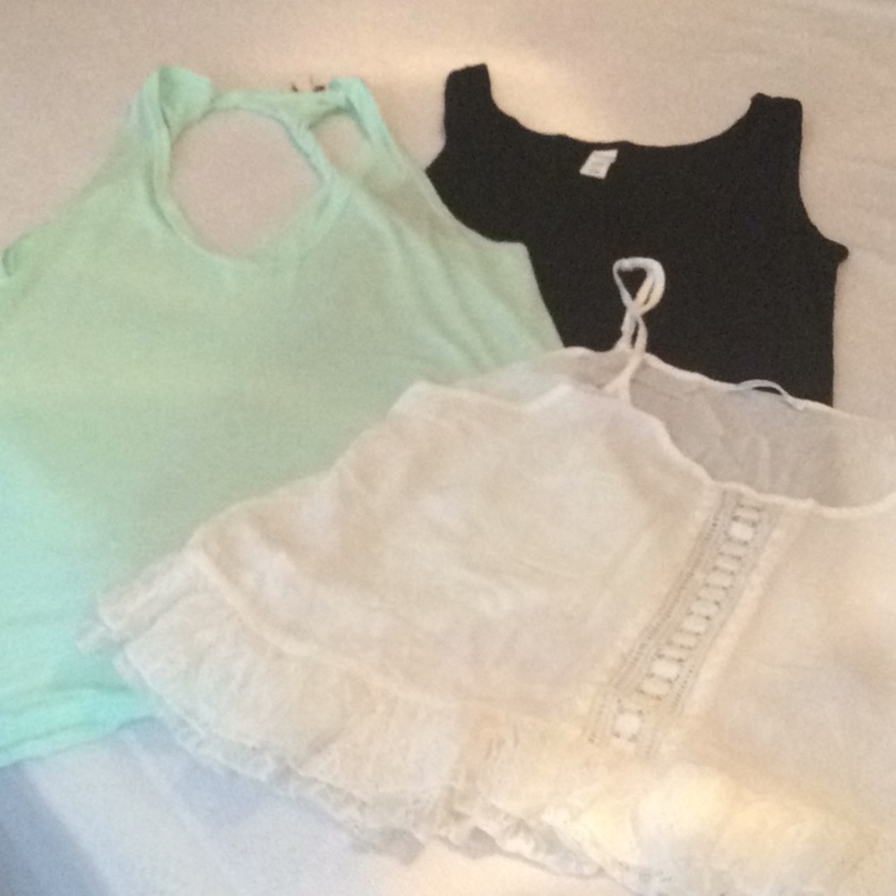 Lot of 3 tanks Black-M, Green-L, White-L